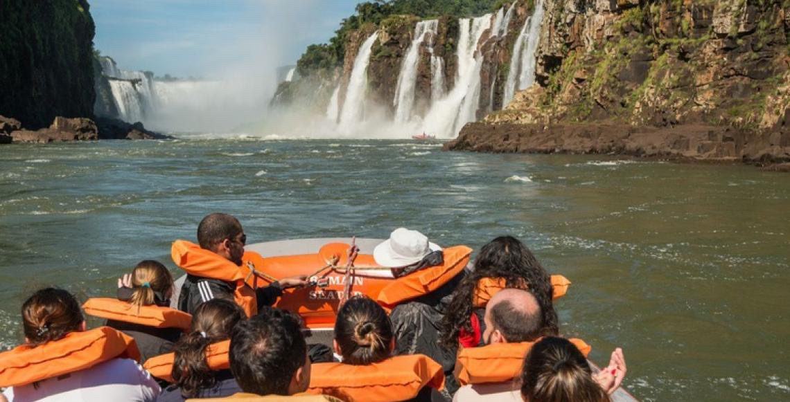 Brasil bate recorde histórico de turistas internacionais em março e no 1º trimestre de 2026