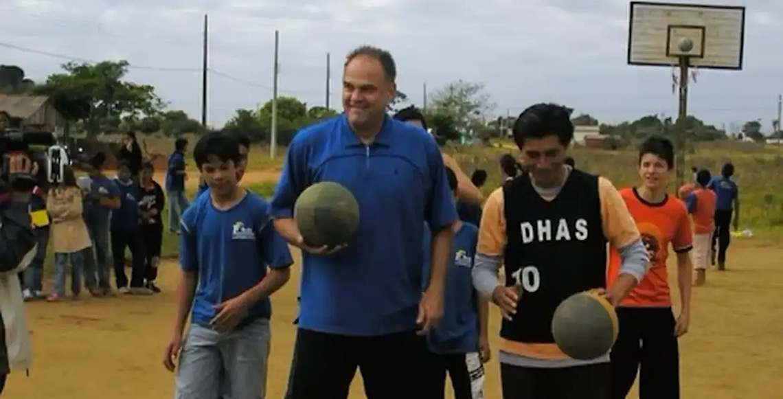 Projeto que Oscar Schmidt viabilizou vence torneio escolar nacional 