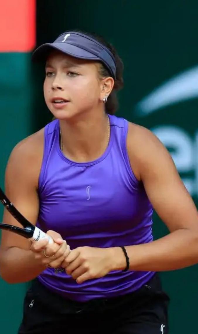 Com apenas 13 anos, atleta Eduarda Gomes é campeã do Roland Garros Júnior 