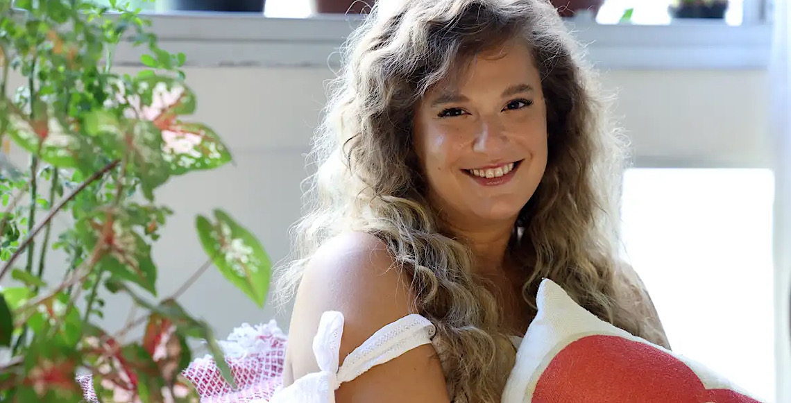 Cantora Alice Caymmi lança álbum em homenagem ao avô 