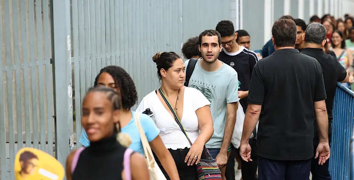 Fichas, metas e pausas ajudam a dominar as leituras obrigatórias do vestibular sem desespero