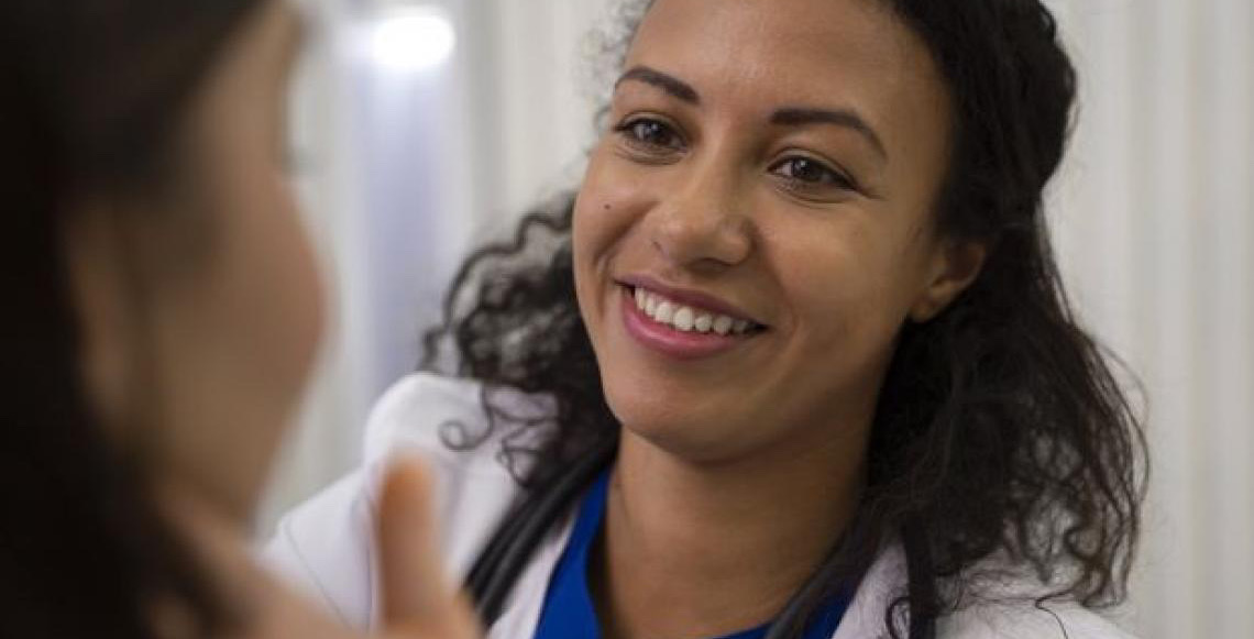 Ambulatório LGBTQIA+ do HUB inicia tratamento fonoaudiológico para pacientes trans