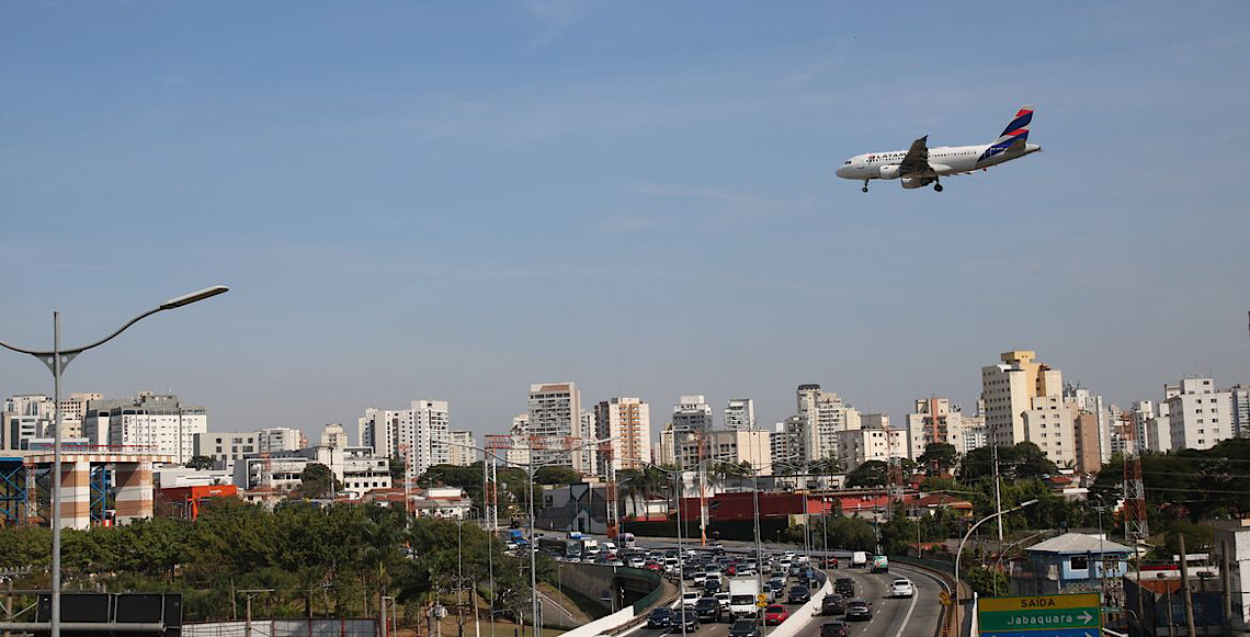 Empresas aéreas terão linha de crédito para enfrentar alta de custos 