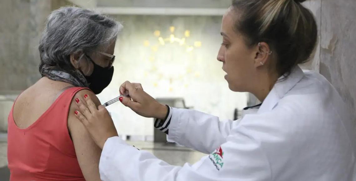 Instituto Butantan busca voluntários para teste de vacina da gripe para idosos