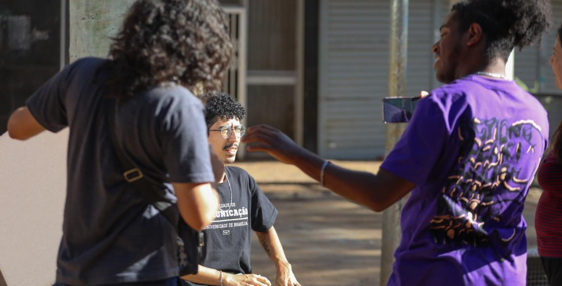 Curso gratuito ensina produtores culturais do DF a usar o celular para fortalecer a presença digital