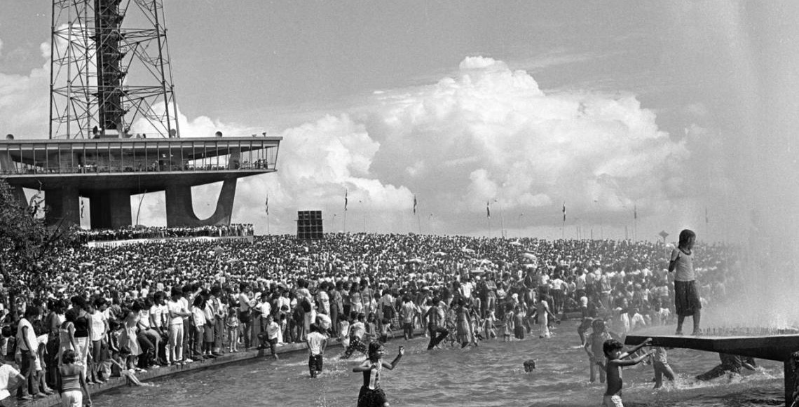 Livro 'Monumental' reúne arquivos, desenhos técnicos e fotos para contar a história do coração cívico de Brasília
