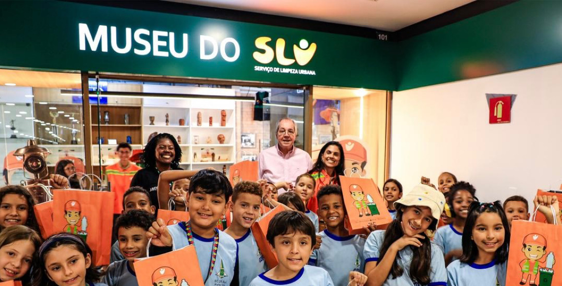 Estudantes da rede pública visitam museu e aprendem sobre separação de resíduos