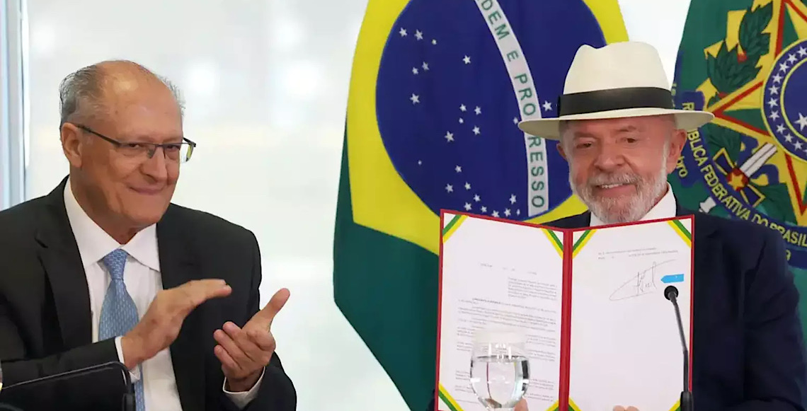 Mercosul-UE: Lula assina decreto e diz pacto foi firmado com 'ferro, suor e sangue'