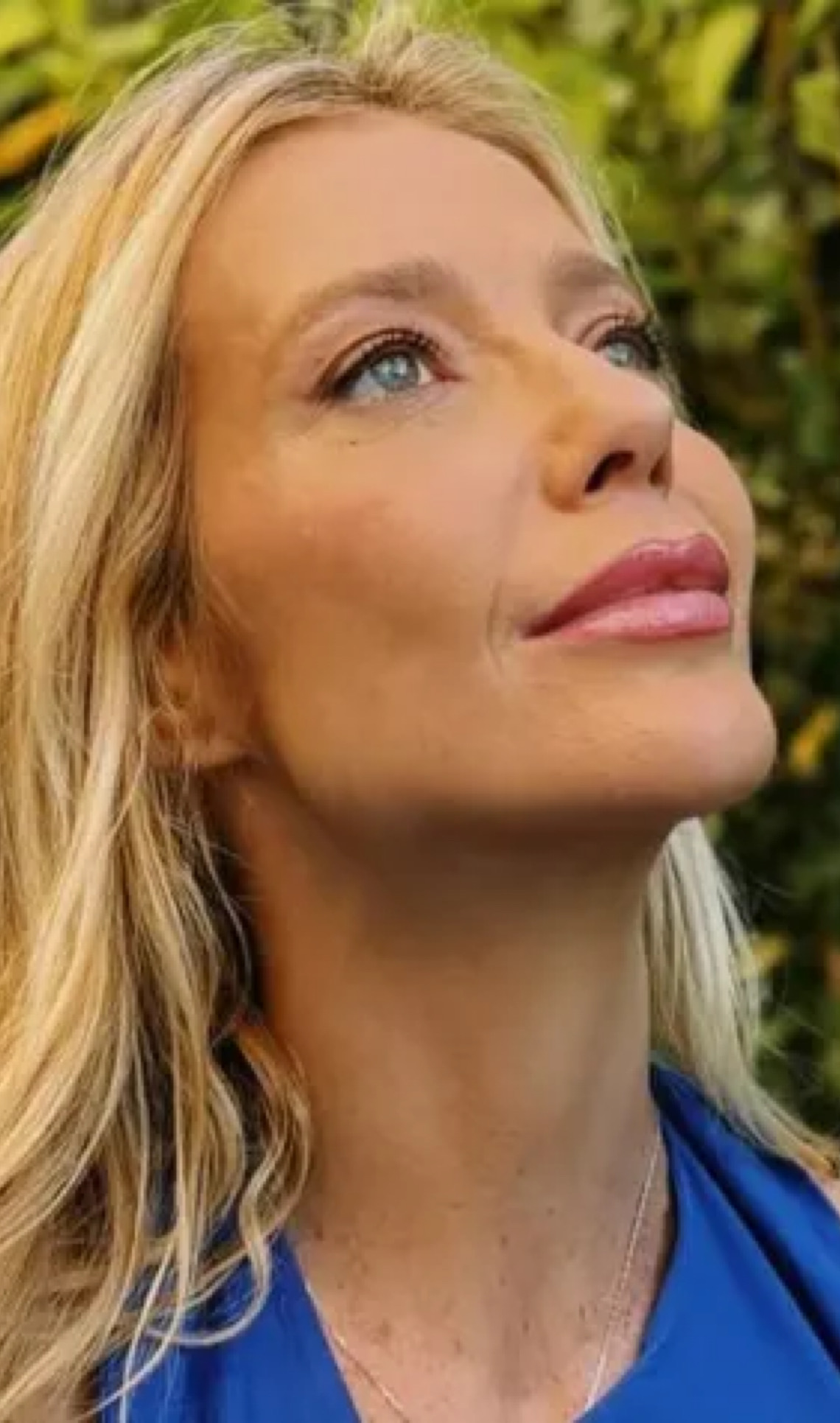 Cantora Luiza Possi usa redes sociais e rebate críticas por conversão evangélica