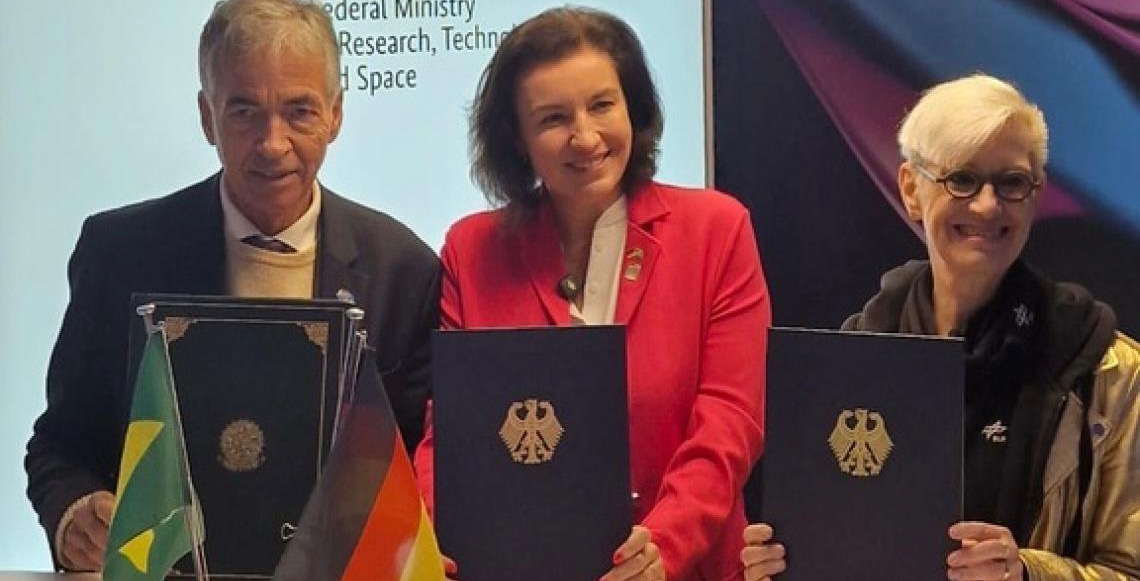 Brasil e Alemanha assinam acordo para satélite que rastreia gases de efeito estufa