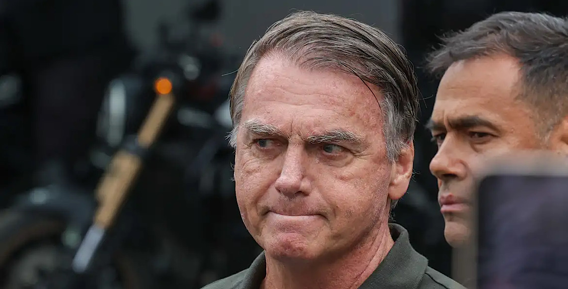 Cirurgia no ombro do ex-presidente Jair Bolsonaro ocorreu sem intercorrências, diz equipe 