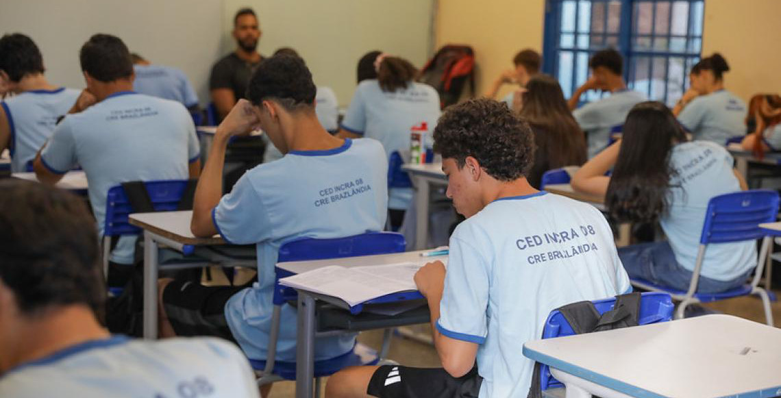 Um ano sem celular: Escolas públicas do DF registram melhora no rendimento e na convivência entre os alunos