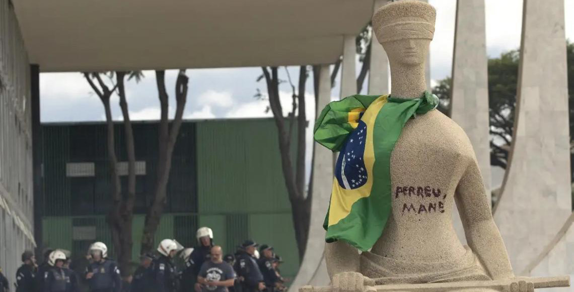 Moraes diz que lei da dosimetria ainda não está em vigor e rejeita redução de pena para 'Débora do Batom'