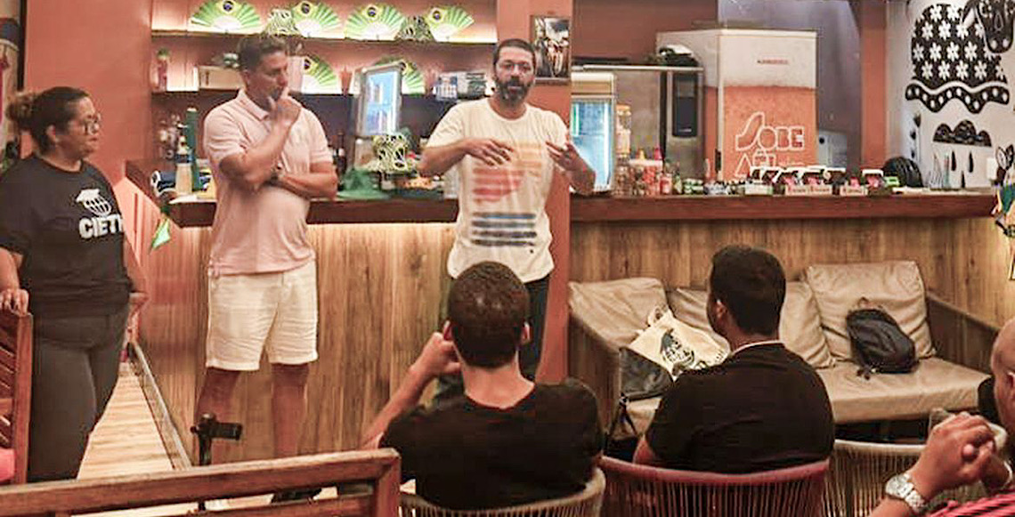 Curso forma guias turísticos nas favelas da Rocinha e Vidigal, no Rio de Janeiro