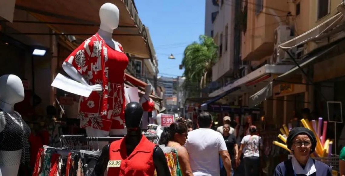 Novo Desenrola Brasil: Juros altos pressionam endividamento das famílias brasileiras