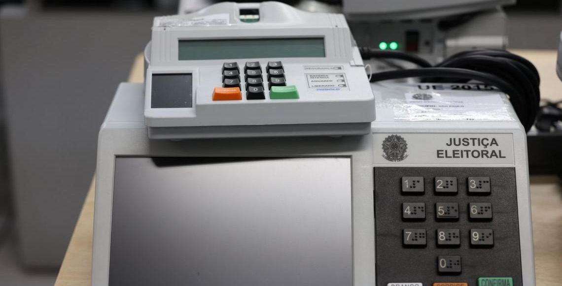 Pesquisa aponta que fake news sobre eleições miram urnas eletrônicas