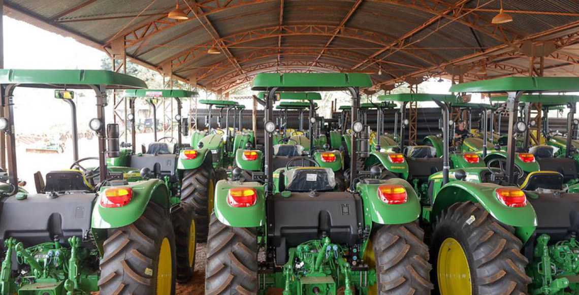 Com investimento superior a R$ 6 milhões, GDF cede máquinas agrícolas a associações de produtores
