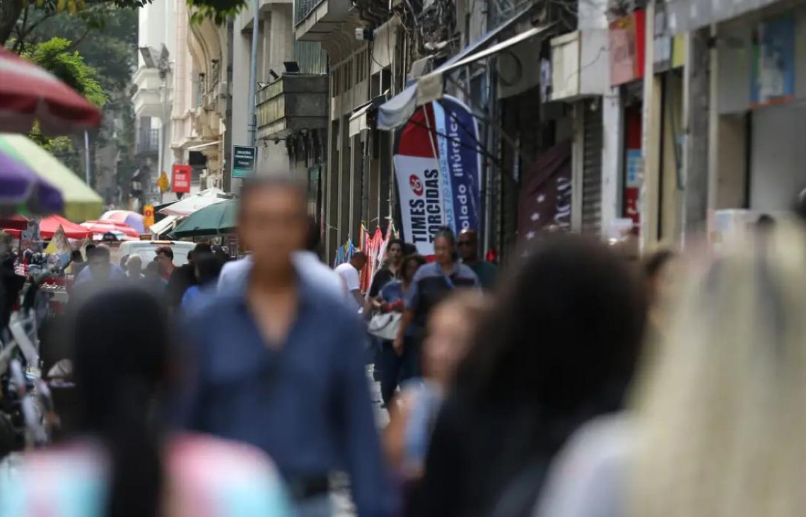 Taxa de desemprego de pretos é 55% maior que a de brancos, revela pesquisa do IBGE