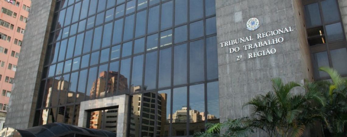 Jutiça do Trabalho condena empresa por demitir mulher trans antes de cirurgia de gênero