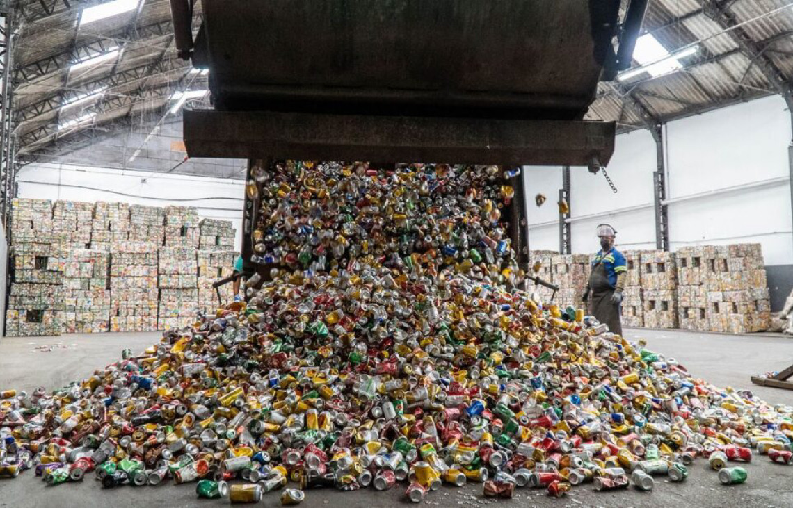Exportação brasileira de sucata de alumínio cresce 51% em cinco anos e pressiona reciclagem local