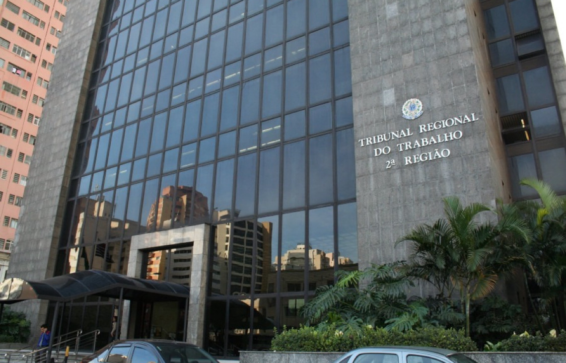 Jutiça do Trabalho condena empresa por demitir mulher trans antes de cirurgia de gênero