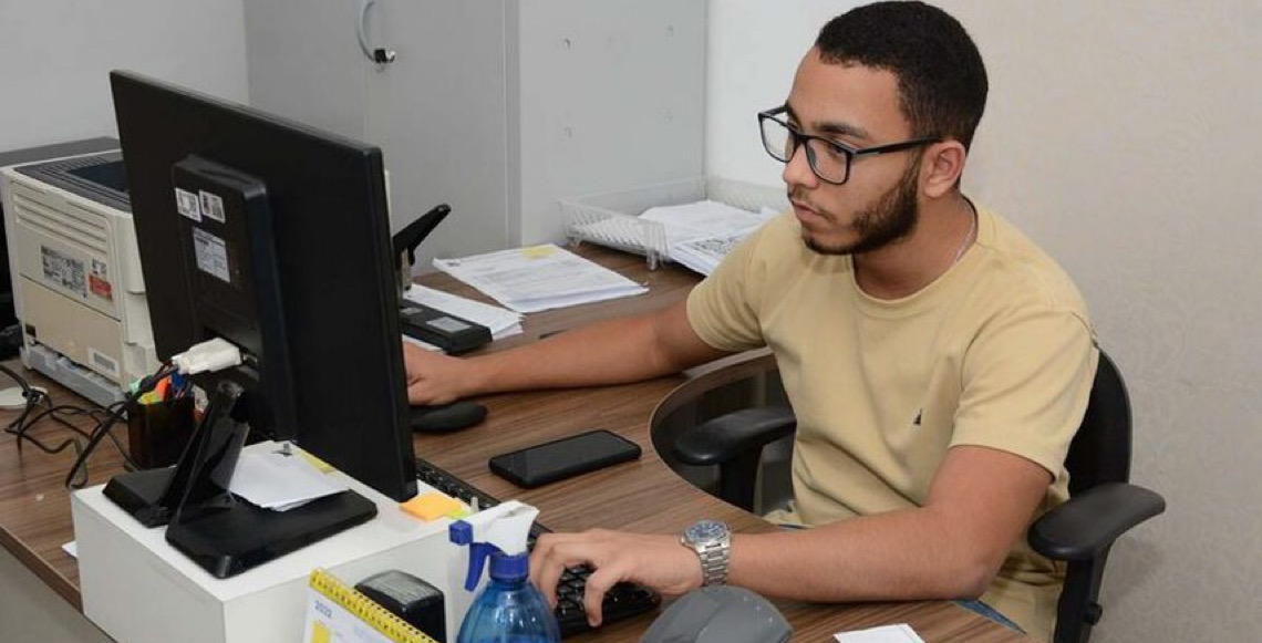 Longe de ser um emprego, estágio exige organização para não prejudicar os estudos