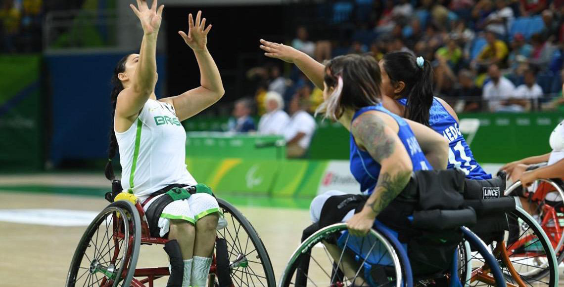 Esporte inclusivo ganha reforço com entrega de 136 cadeiras de rodas para atletas do basquete