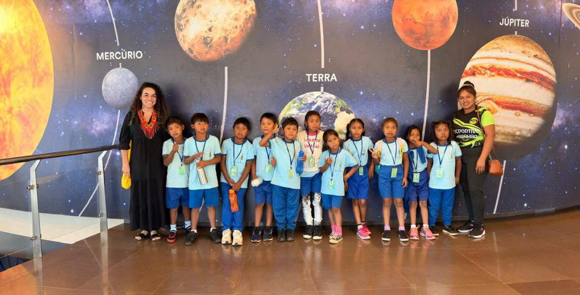 Planetário recebe estudantes venezuelanos para passeio sobre ciência e meio ambiente