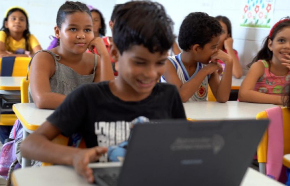 Brasil ultrapassa 100 mil escolas públicas com internet gratuita e de qualidade