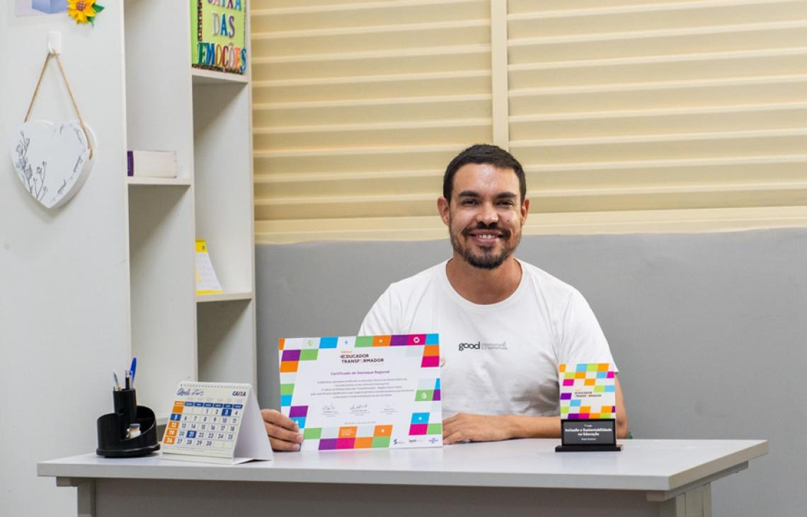 Psicólogo do DF recebe destaque nacional por projeto de acolhimento a estudantes LGBT