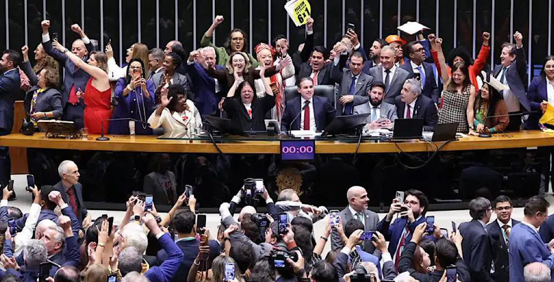 Na Câmara dos Deputados: Saiba como votaram os deputados na PEC que acaba com a escala 6x1 