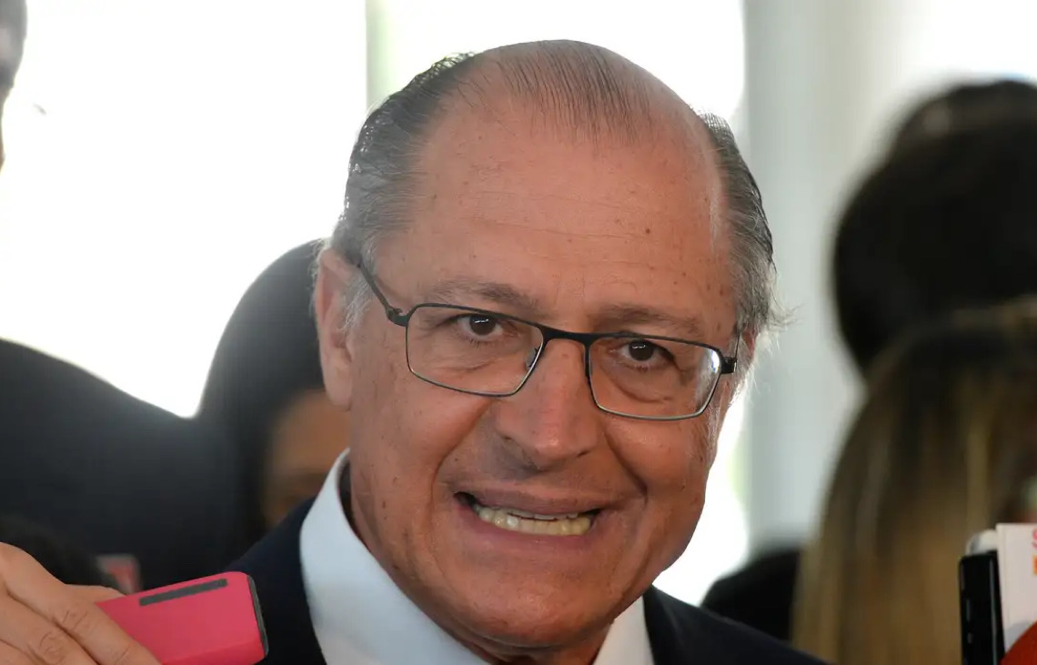 É factoide do clã Bolsonaro para desviar do caso Master, diz Geraldo Alckmin,  vice-presidente do Brasil