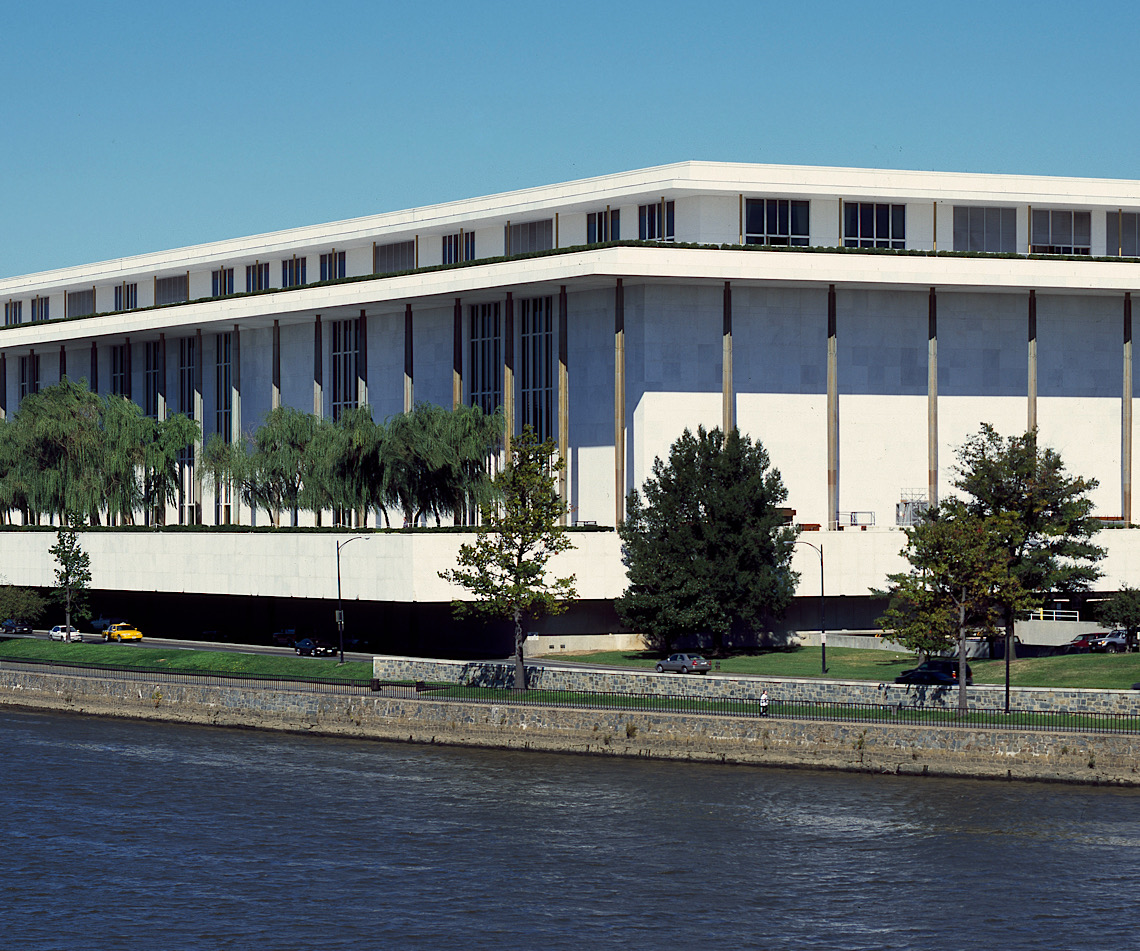 Justiça dos Estados Unidos manda retirar nome de Donald Trump do Kennedy Center