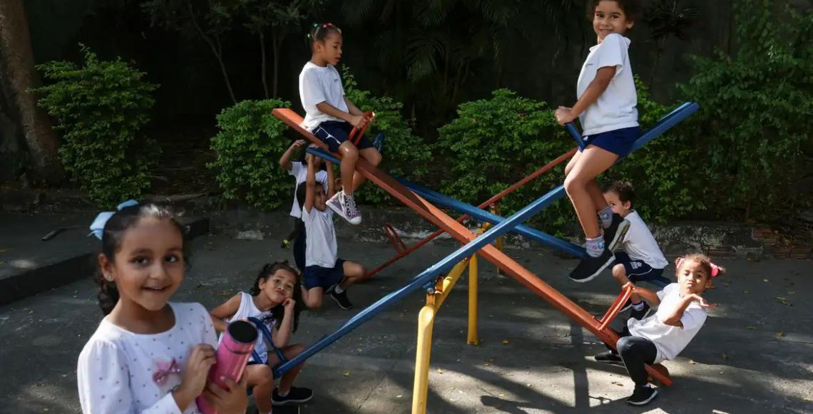 Uso excessivo de telas prejudica criatividade nas brincadeiras quando criança