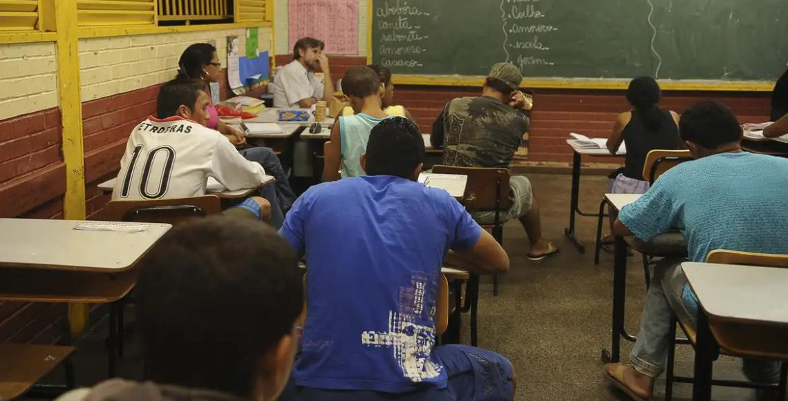 Governo brasileiro paga R$ 12 mil a projetos para jovens em áreas vulneráveis