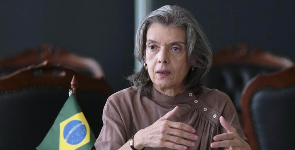 Cármen Lúcia cobra ética de juízes durante evento do STJ em contraponto a 'Gilmarpalooza'