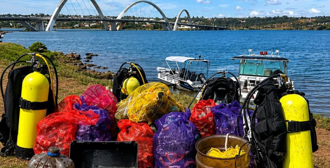 Limpeza no Lago Paranoá, em Brasília retira 280 kg de resíduos