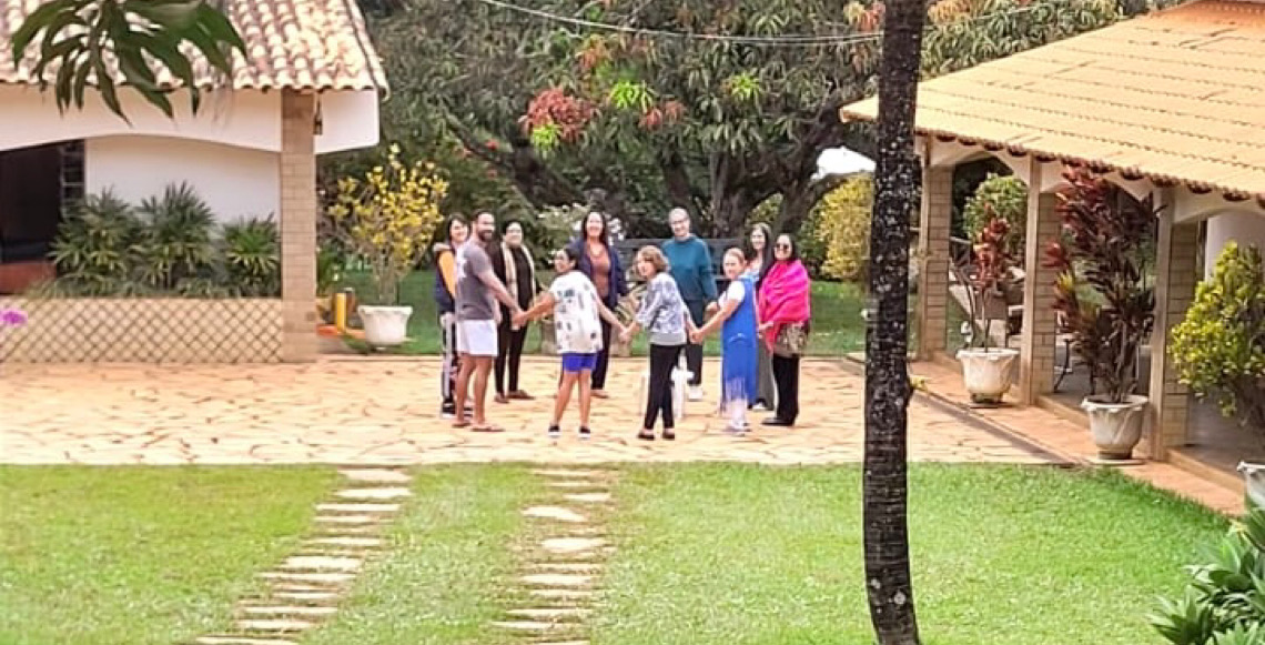Tecendo Felicidade: Uma jornada de encontros, afeto e transformação