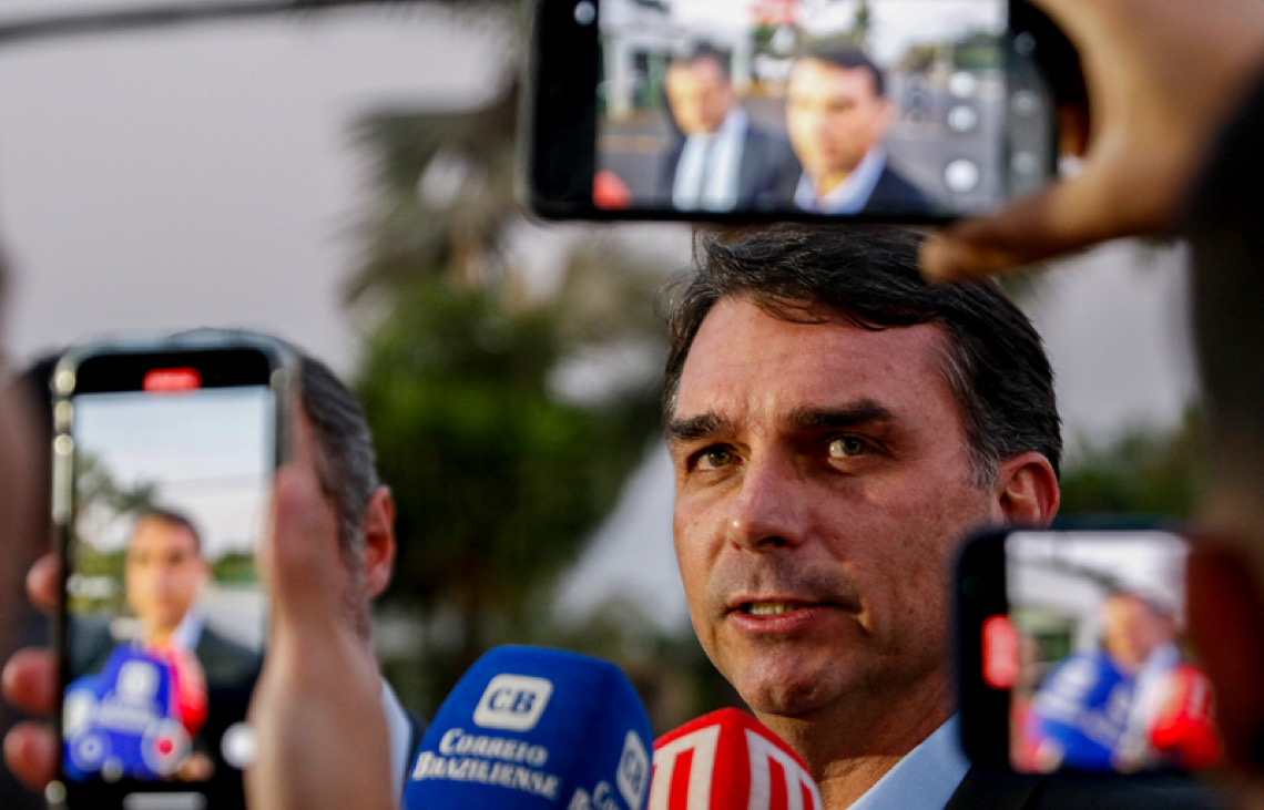 Flávio afirma que Pix é do Bolsonaro apesar de ex-presidente ter dito desconhecer a medida em 2020