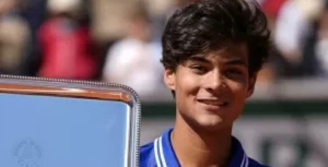 Guto Miguel dedica título de Roland Garros Jr a técnico que perdeu o irmão