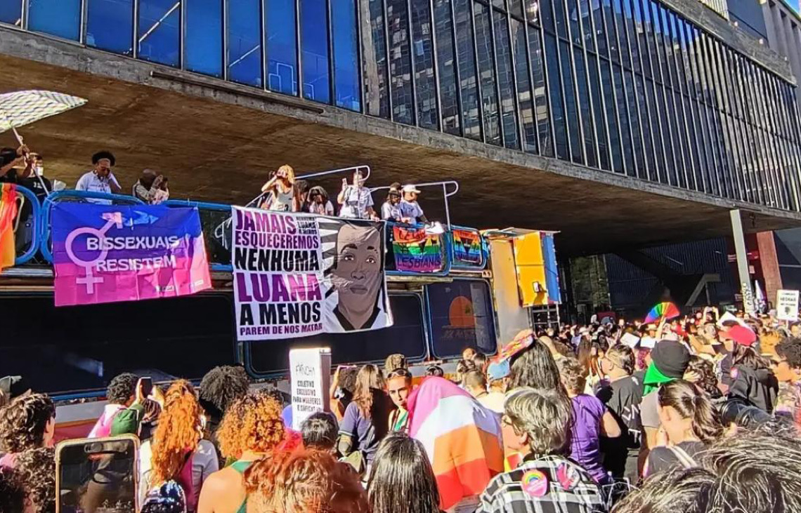Mulheres lésbicas e bissexuais fazem caminhada em São Paulo contra violência