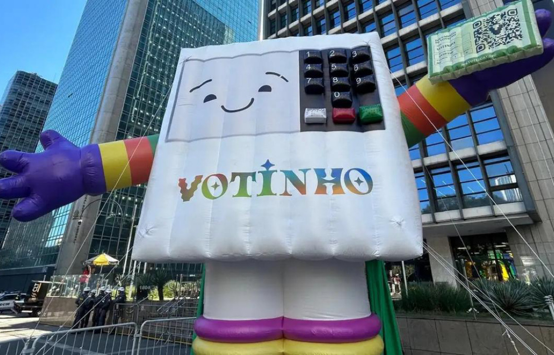 A 30ª Parada do Orgulho LGBT+ de São Paulo alerta sobre importância do voto no Brasil