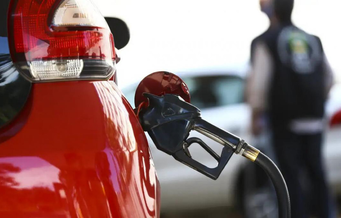 Governo brasileiro prevê aumento de etanol anidro na gasolina de 30% para até 32%