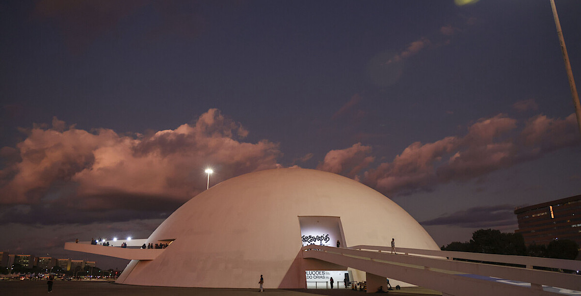 A opinião pessoal do colunista João Zisman: O dia em que a política saiu dos gabinetes