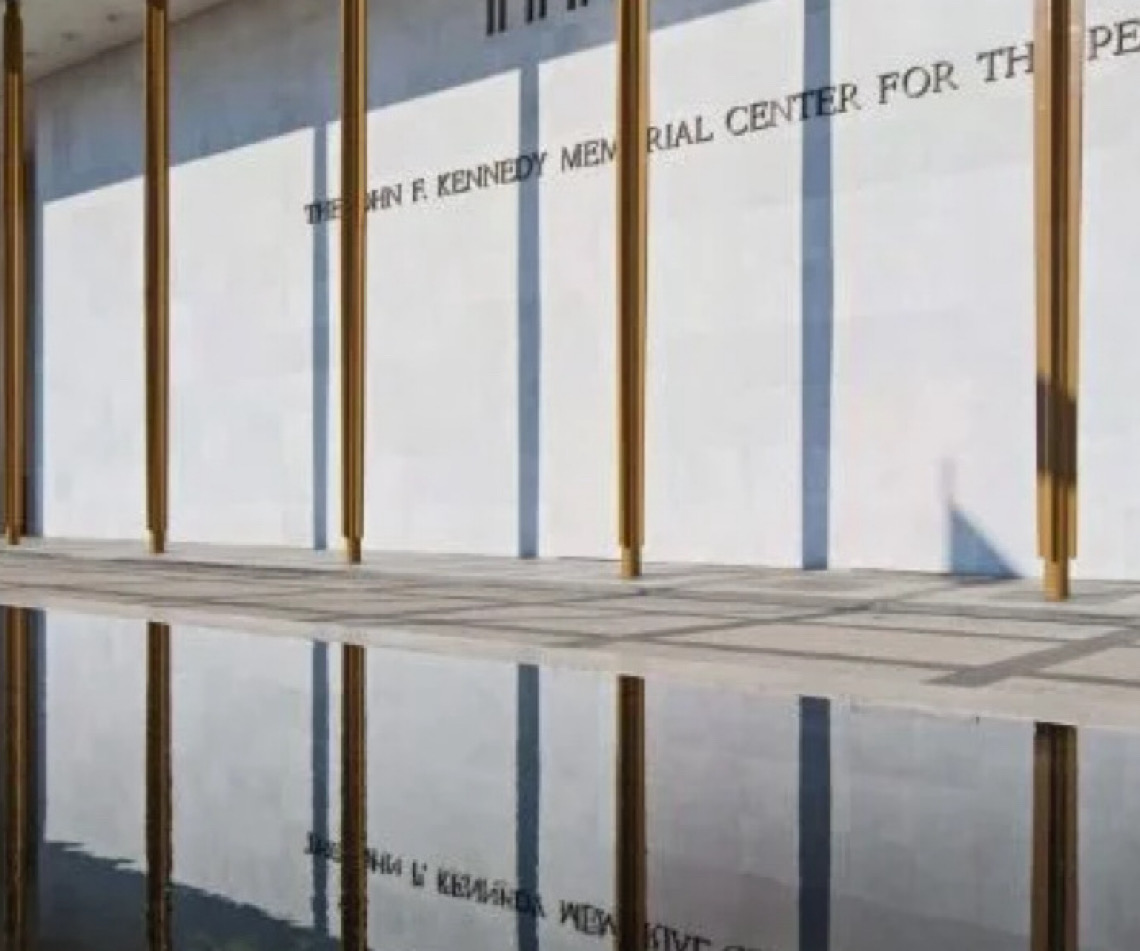 Nome de Trump é retirado da fachada do Kennedy Center após determinação da Justiça