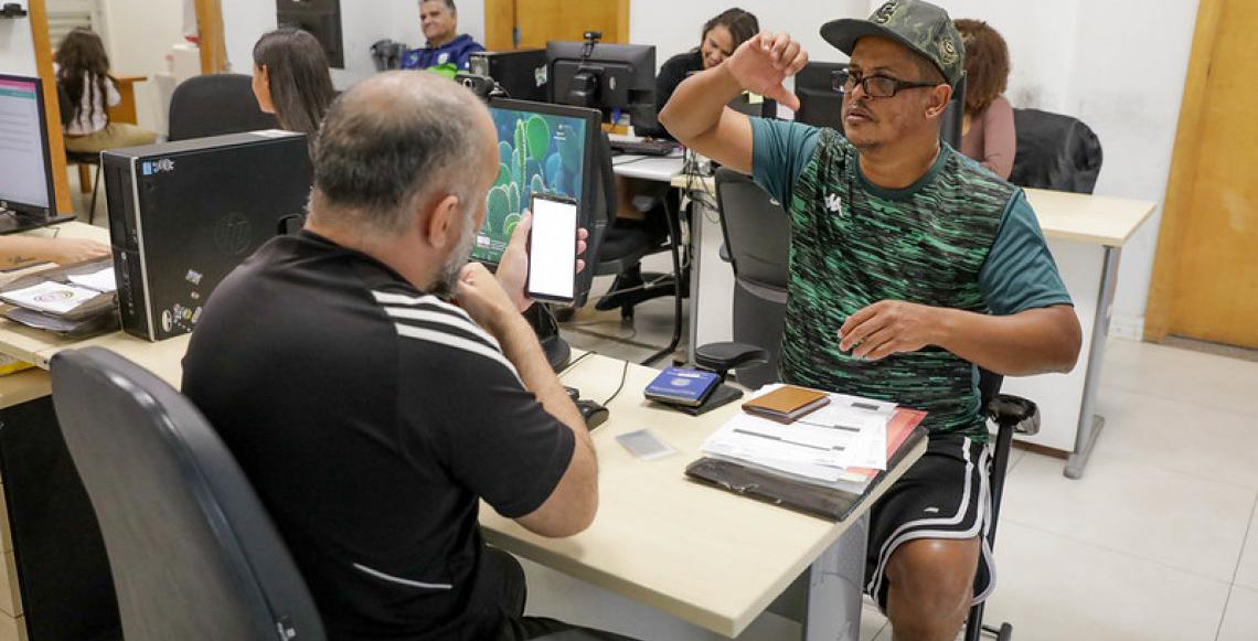 Central de Intermediação de Libras amplia autonomia de pessoas surdas no Distrito Federal