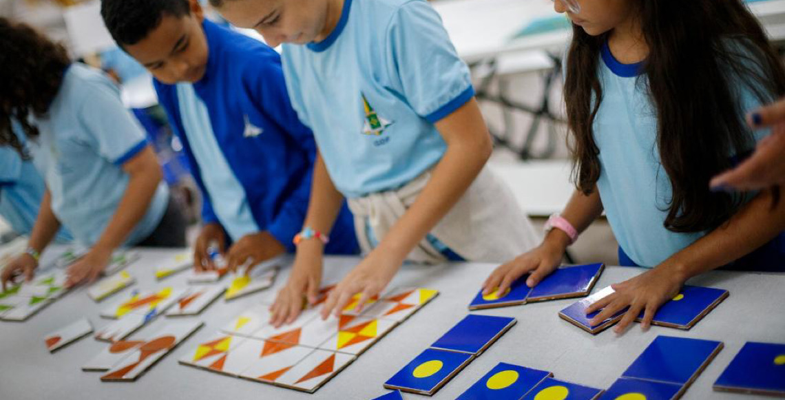 Água Mineral em Brasília ganha bancos com azulejos inspirados em desenhos de estudantes
