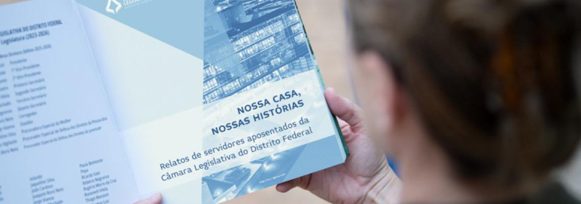 Livro resgata memórias de servidores pioneiros e celebra a história da Câmara Legislativa do DF