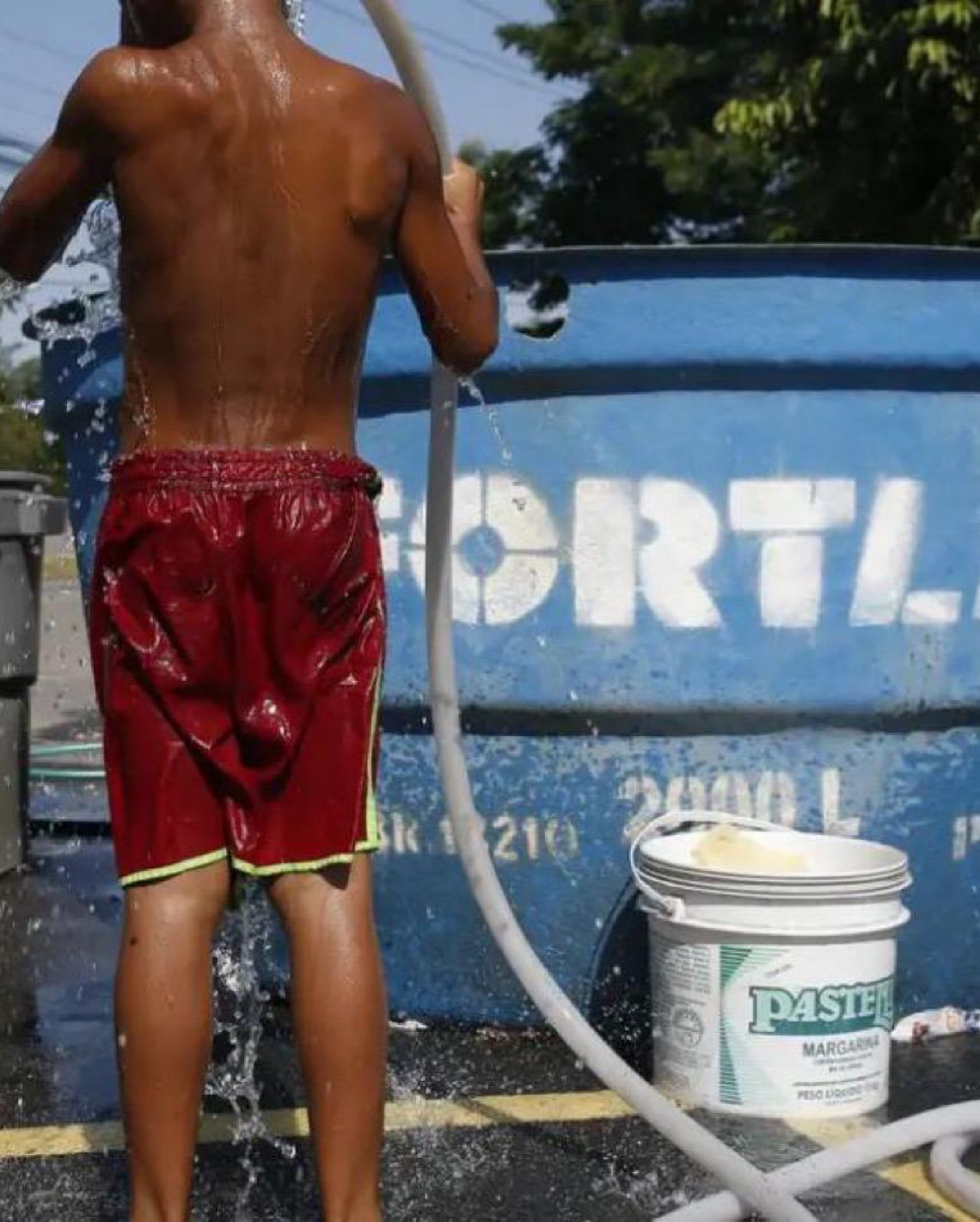 Quase metade das crianças do mundo está exposta a riscos climáticos
