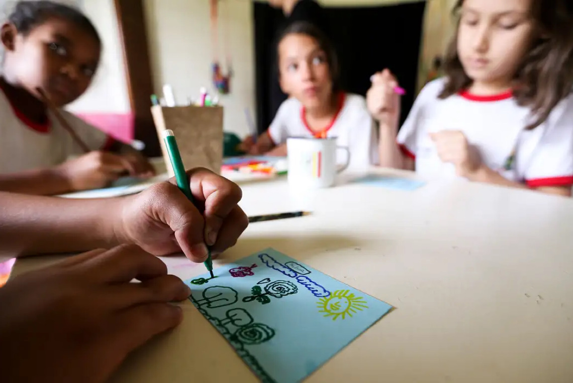Prefeituras driblam Constituição e deixam de aplicar R$ 704,6 milhões do Fundeb em educação infantil